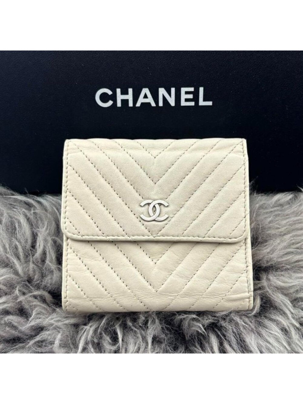 Chanel Wallet Chevron V-stitch Snap Trifold